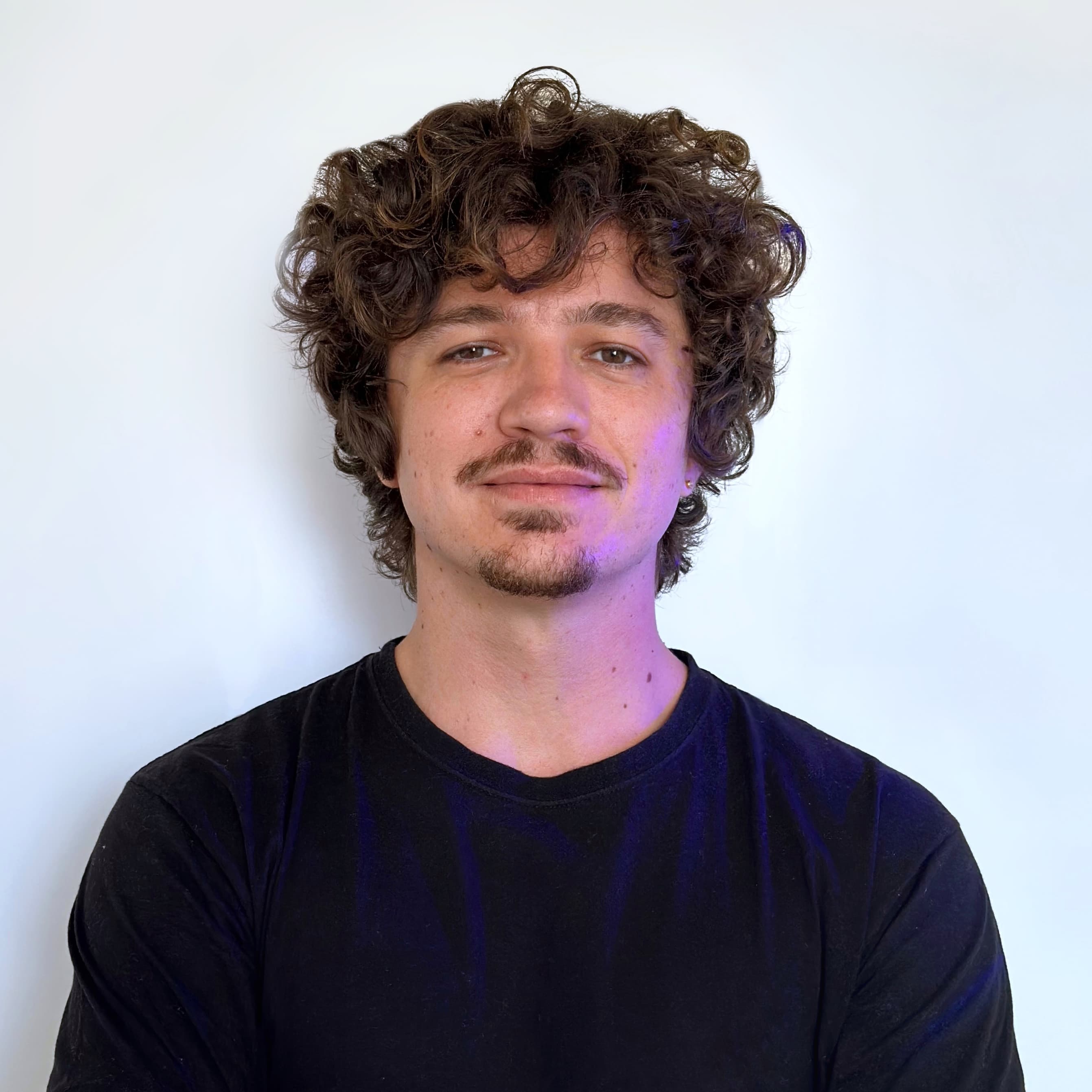 Profile photo by Felipe Müller